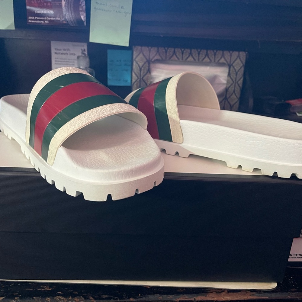Gucci Web Slides